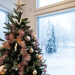 Villa Lumossa - Lakeside Luxury With Unique Privacy Rovaniemi