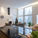 Villa Lumossa - Lakeside Luxury With Unique Privacy Rovaniemi