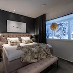 Villa Lumossa - Lakeside Luxury With Unique Privacy Rovaniemi
