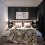 Lumossa - Lakeside Luxury With Unique Privacy Villa Rovaniemi
