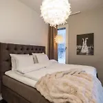 Villa Lumossa - Lakeside Luxury With Unique Privacy