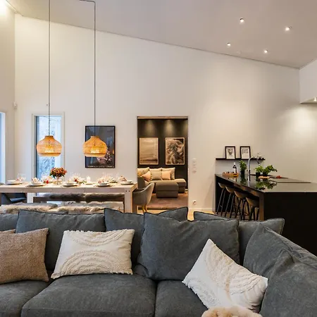Villa Lumossa - Lakeside Luxury With Unique Privacy Rovaniemi