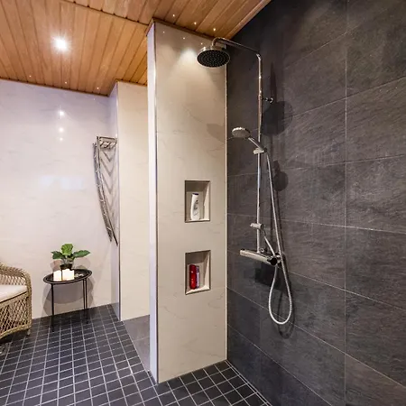 Lumossa - Lakeside Luxury With Unique Privacy * Rovaniemi