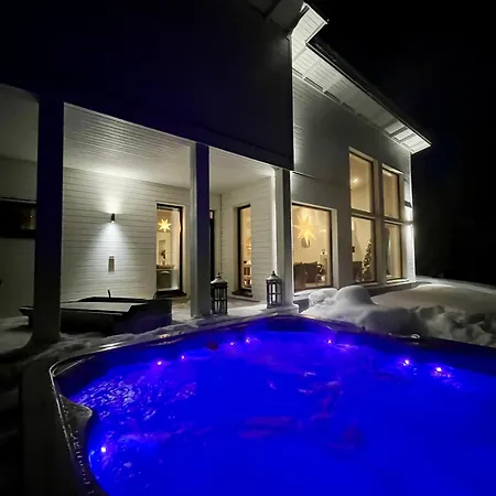 Villa Lumossa - Lakeside Luxury With Unique Privacy Rovaniemi